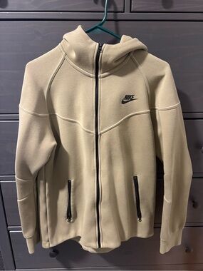 Nike Women’s Hooded Nike Tech Fleece